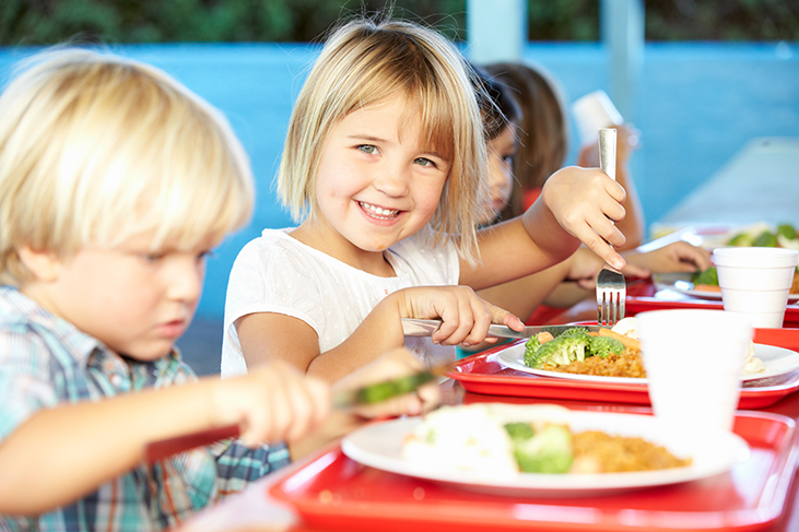 This image shows children being fed at an organisation which clearly understands proper food hygiene in early years settings.