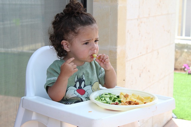 child eating dinner
