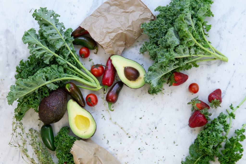 This photo shows organic fruits and vegetables; the article talks about how they must be washed.